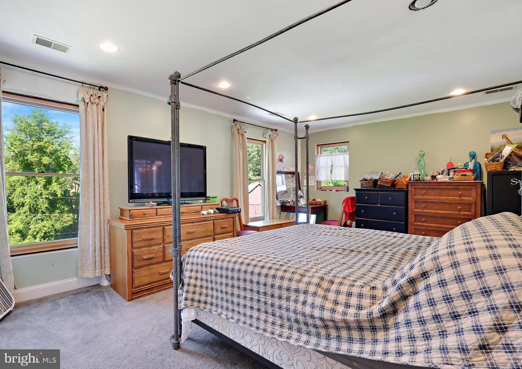 6808 Woodville Road Mount Airy, MD 21771 - Photo 22 of 48 Gallery Image 22