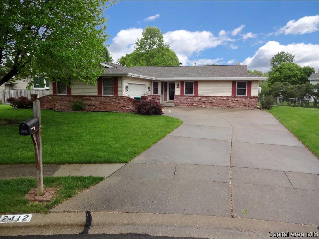 2412 Wembly Road Springfield, IL 62703 - Photo 3 of 31