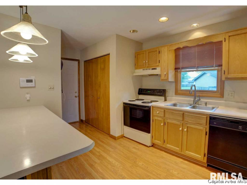 2412 Wembly Road Springfield, IL 62703 - Photo 7 of 31