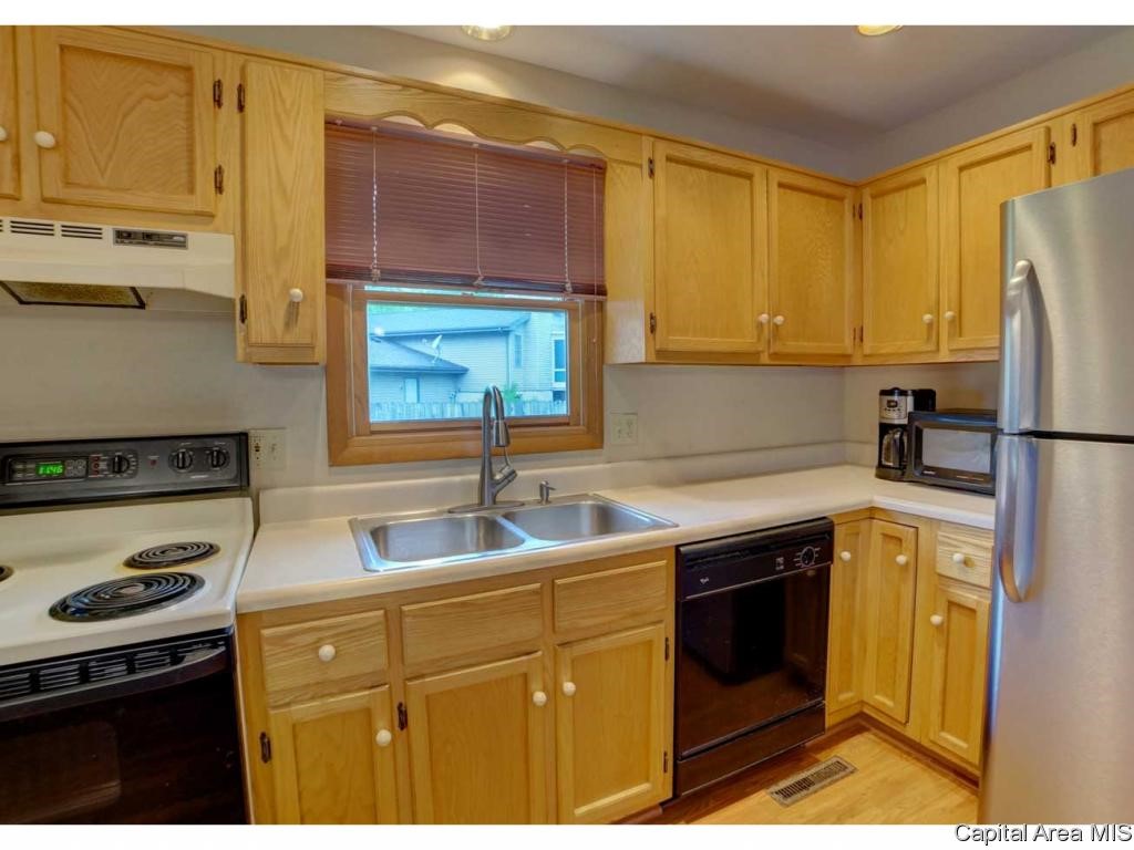 2412 Wembly Road Springfield, IL 62703 - Photo 9 of 31