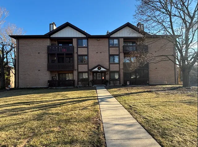 $174,900 | 6015 Lakeside Place, Unit 203A, Tinley Park, IL 60477