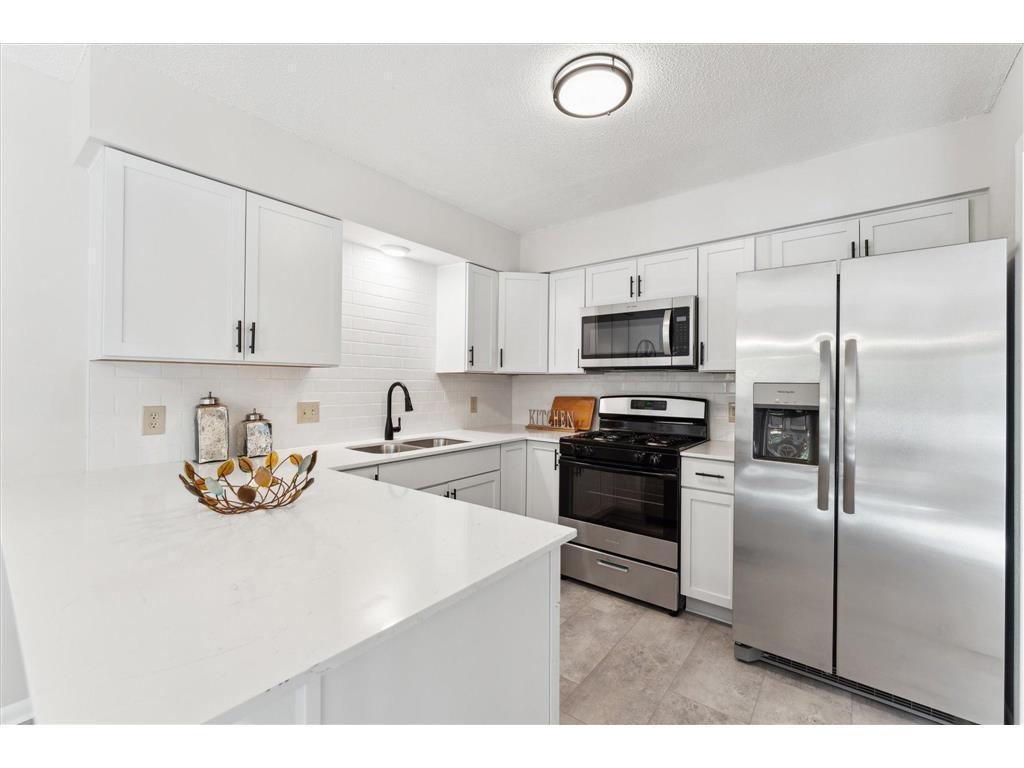 3705 Williston Road Minnetonka, MN 55345 - Photo 3 of 11