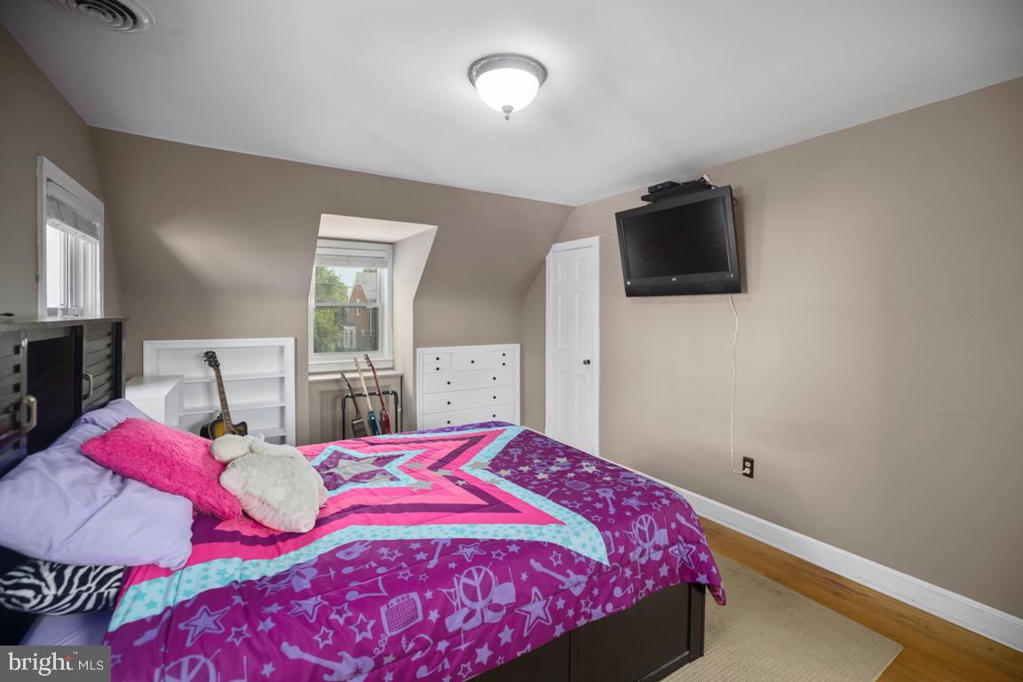 2406 Homestead Drive Silver Spring, MD 20902 - Photo 18 of 41 Spacious and bright bedroom 1.