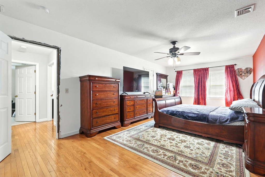 27 Wachusett Street Springfield, MA 01118 - Photo 23 of 41