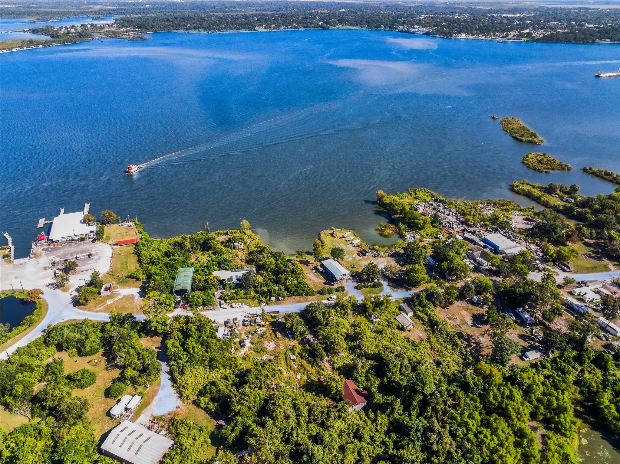 17512 River Road Channelview, TX 77530 - Photo 7 of 27 a vase of flowers sitting on a table