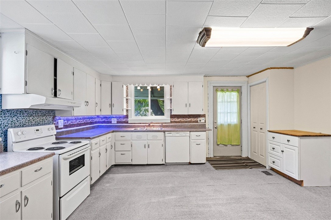 1040 Macedon Center Road Perinton, NY 14450 - Photo 10 of 48 Gallery Image 10