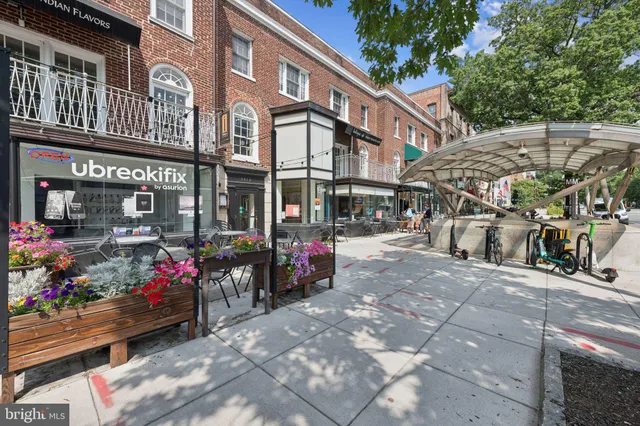 a view of the street with sitting area