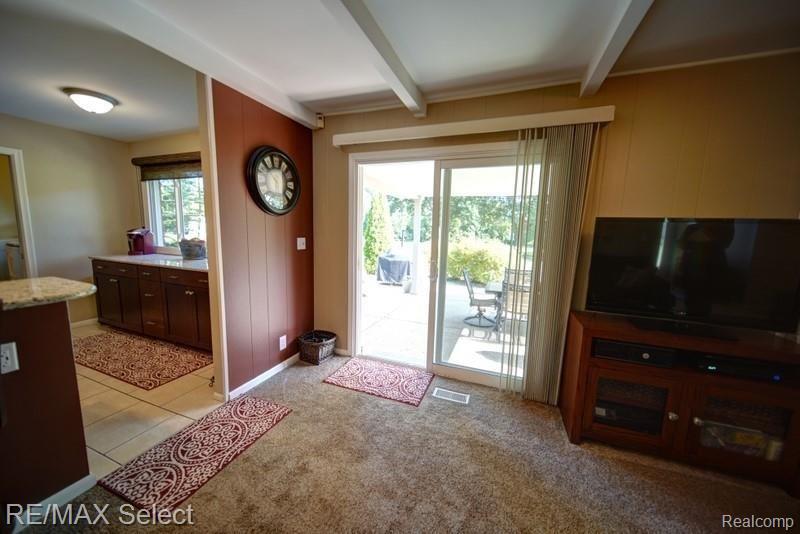 6682 Rustic Ridge Trail Grand Blanc, MI 48439 - Photo 11 of 34 Family room to patio.jpg