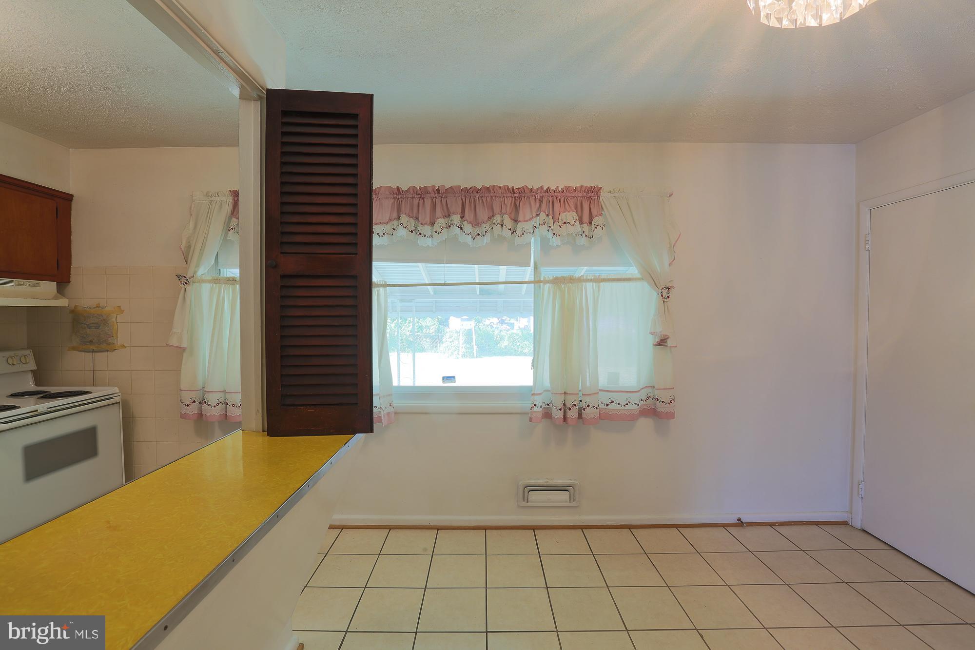 7507 Liberty Road Baltimore, MD 21207 - Photo 19 of 28 Kitchen
