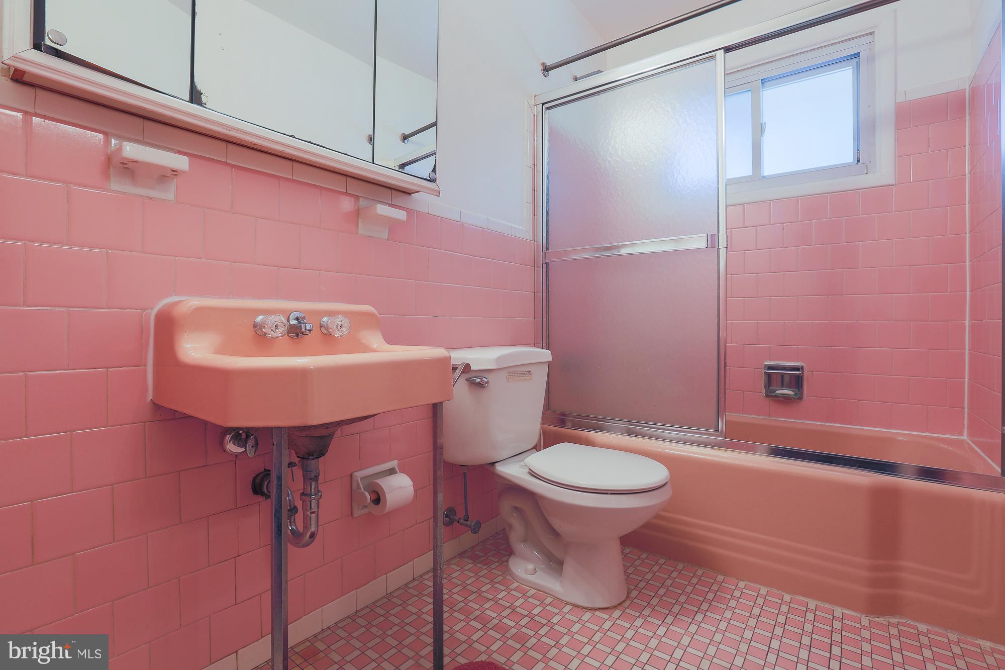 7507 Liberty Road Baltimore, MD 21207 - Photo 22 of 28 Bath (Master)