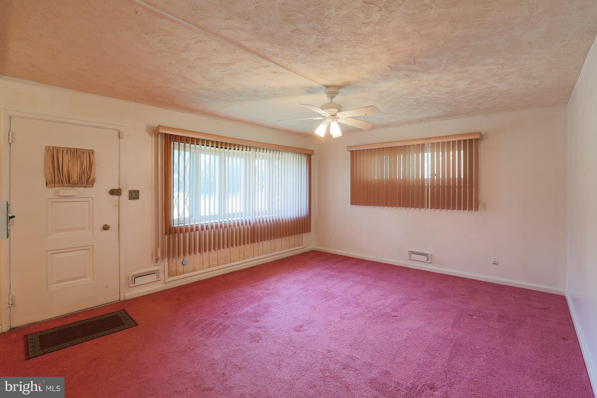 7507 Liberty Road Baltimore, MD 21207 - Photo 7 of 28 Living Room