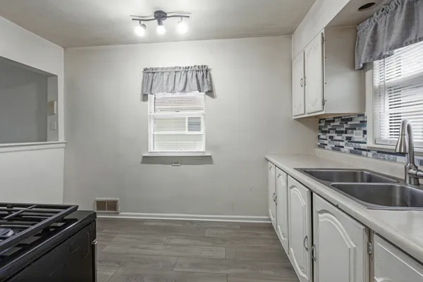 $235,000 | 1061 Houston Avenue, Elgin, IL 60120