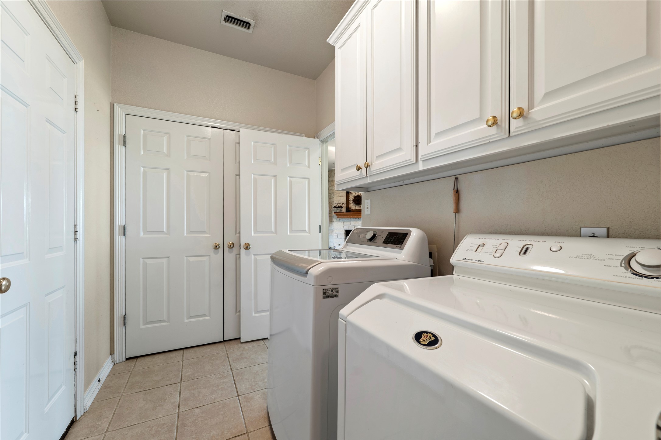 1005 East Buttercup Road Taylor, TX 76574 - Photo 16 of 38 a view of storage and utility room with washer and dryer