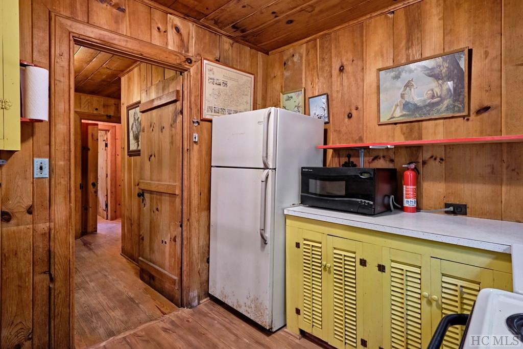 818 Flat Mountain Road Highlands, NC 28741 - Photo 9 of 20 Gallery Image 9