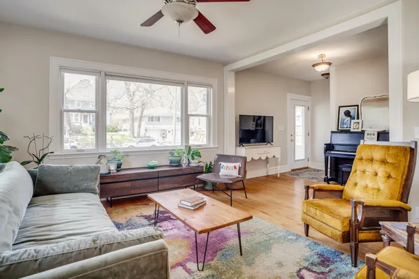 $3,295 | 3521 Girard Avenue South, Minneapolis, MN 55408