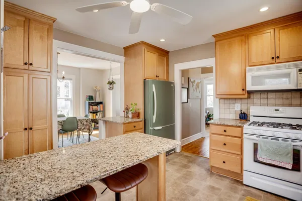 $3,295 | 3521 Girard Avenue South, Minneapolis, MN 55408