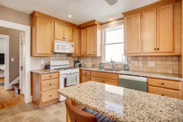 $3,295 | 3521 Girard Avenue South, Minneapolis, MN 55408
