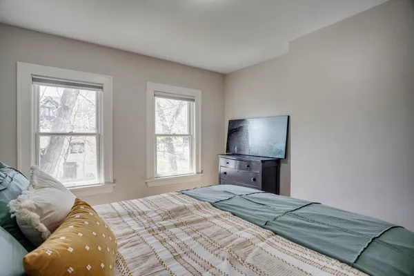 $3,295 | 3521 Girard Avenue South, Minneapolis, MN 55408