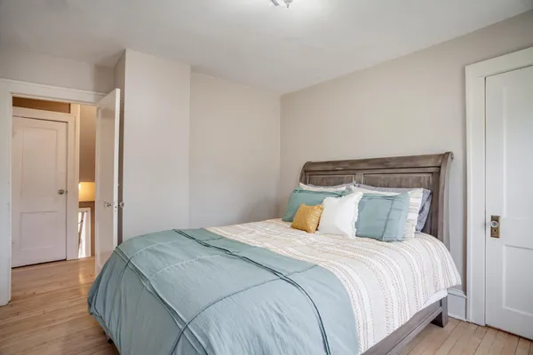 $3,295 | 3521 Girard Avenue South, Minneapolis, MN 55408