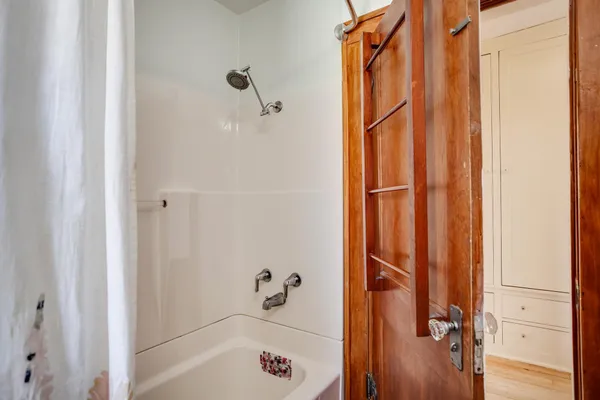 $3,295 | 3521 Girard Avenue South, Minneapolis, MN 55408