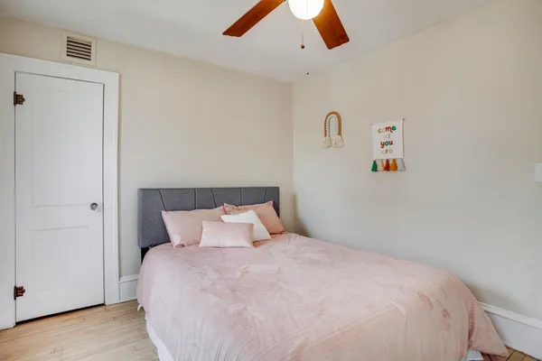 $3,295 | 3521 Girard Avenue South, Minneapolis, MN 55408