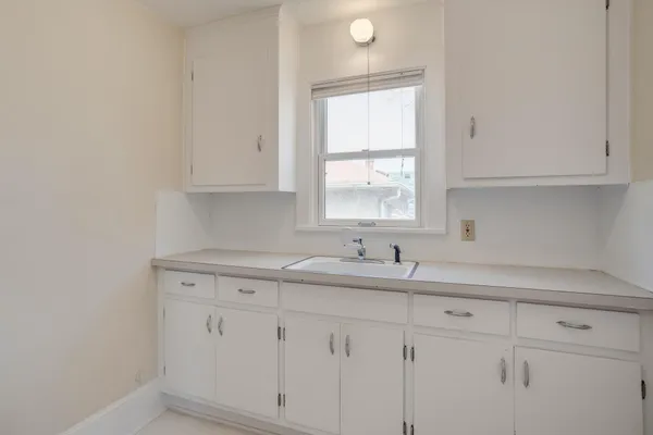 $3,295 | 3521 Girard Avenue South, Minneapolis, MN 55408