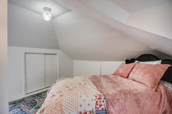 $3,295 | 3521 Girard Avenue South, Minneapolis, MN 55408