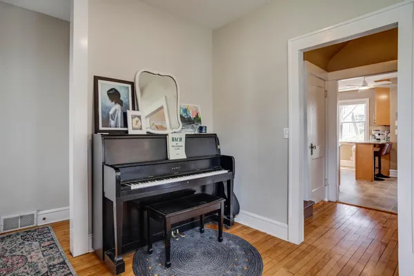 $3,295 | 3521 Girard Avenue South, Minneapolis, MN 55408