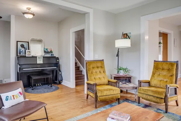 $3,295 | 3521 Girard Avenue South, Minneapolis, MN 55408