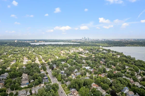 $3,295 | 3521 Girard Avenue South, Minneapolis, MN 55408