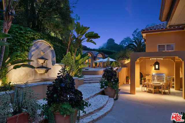 a view of a house with backyard and sitting area