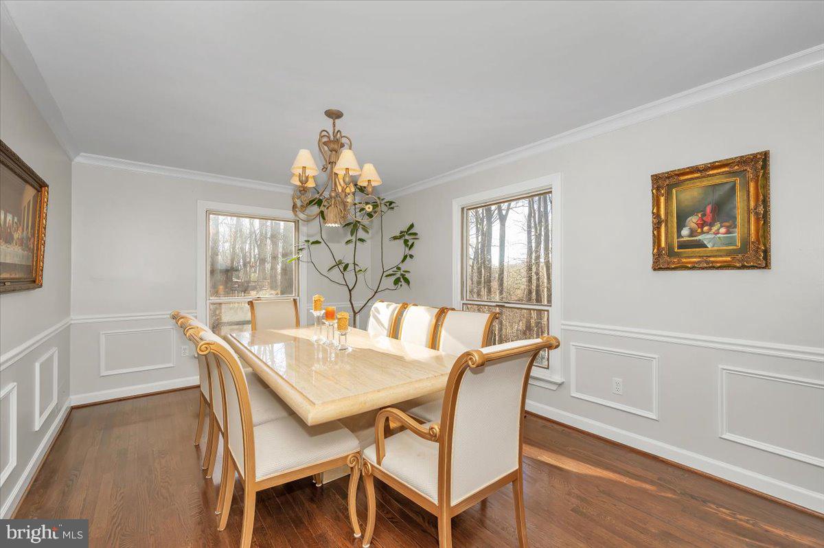 10101 Lloyd Road Potomac, MD 20854 - Photo 21 of 65 Dining room