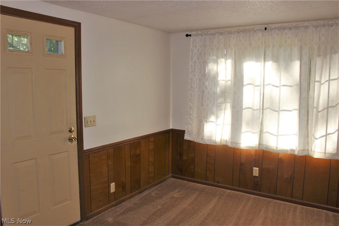 1184 Gordon Road Lyndhurst, OH 44124 - Photo 9 of 22 Family Room with chair railing.