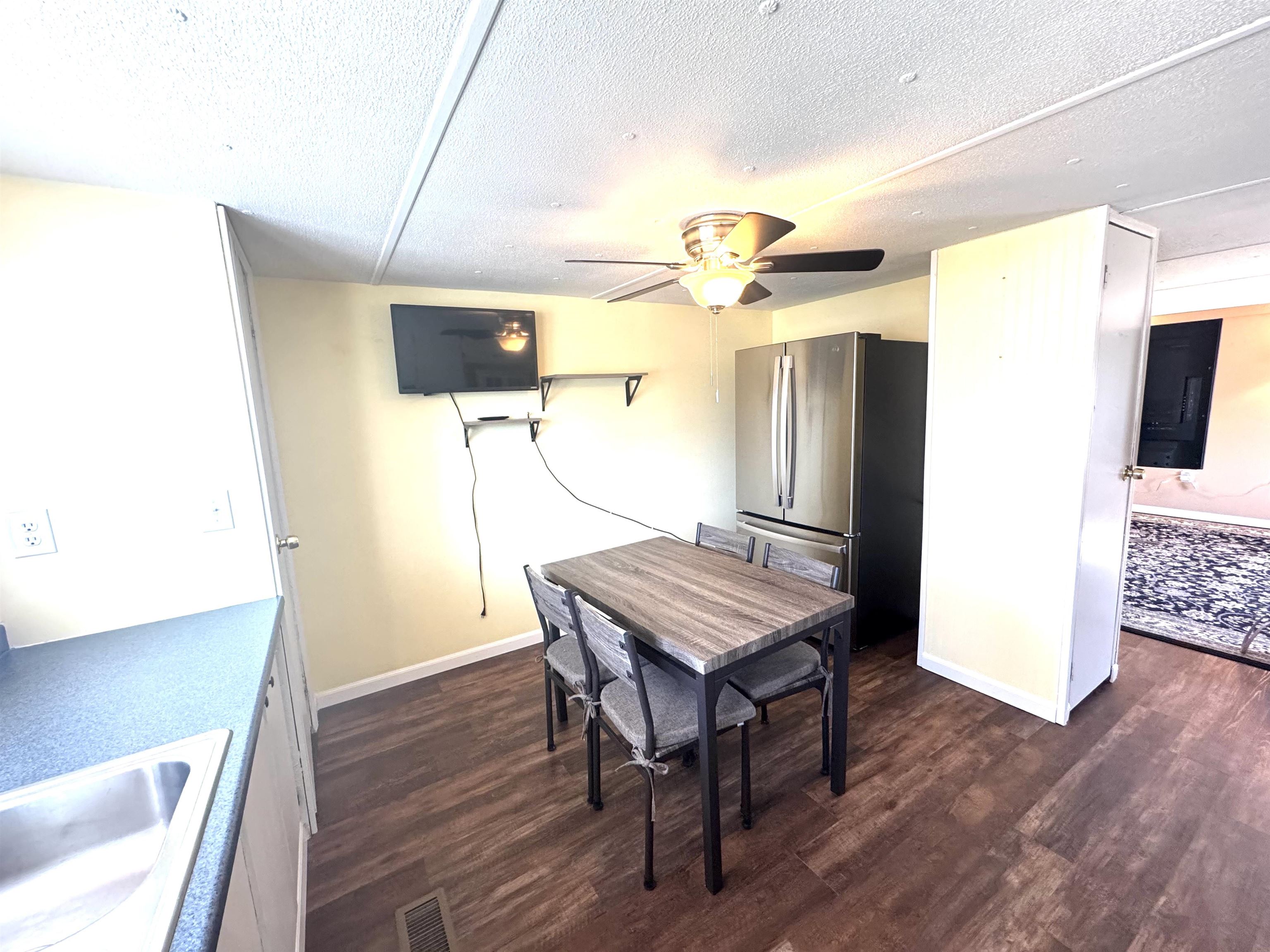 153 Leavitt Road Pittsfield, NH 03263 - Photo 7 of 16 Gallery Image 7