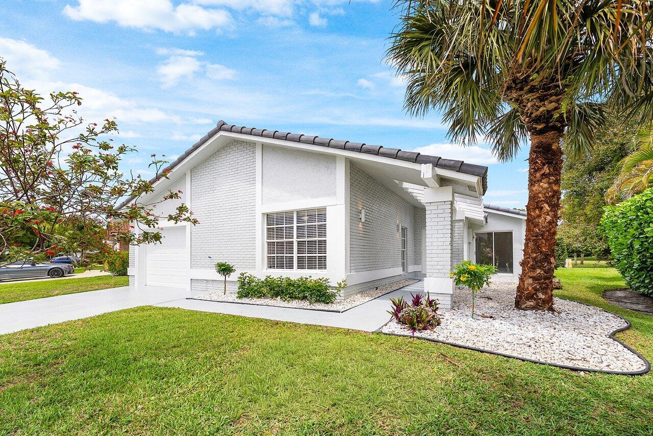 002-19635Back9Drive-BocaRaton-FL-33498-S