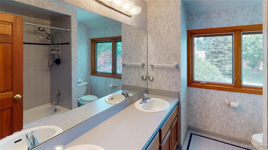 1343 Kingspath Drive Rochester Hills, MI 48306 - Photo 24 of 44