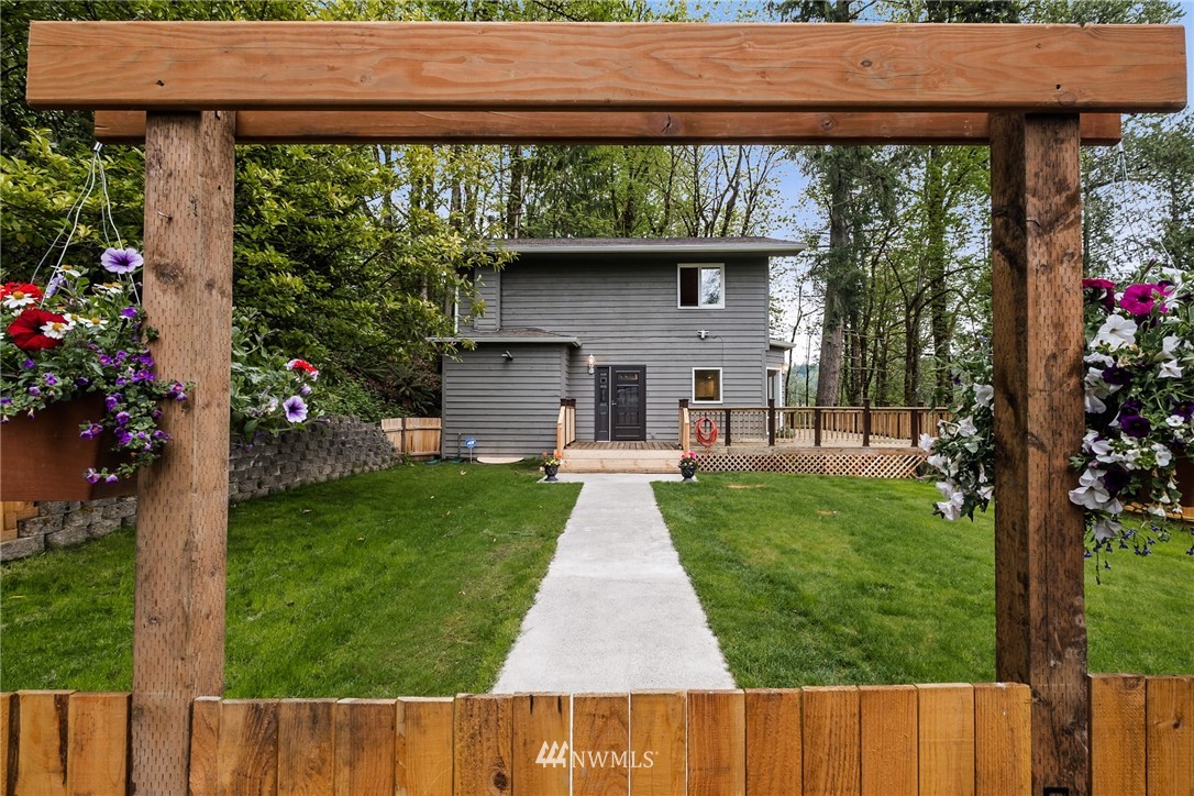 19523 Southeast May Valley Road Issaquah, WA 98027 - Photo 1 of 39