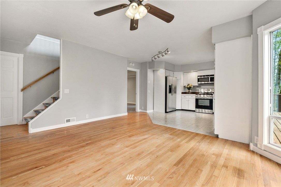 19523 Southeast May Valley Road Issaquah, WA 98027 - Photo 11 of 39