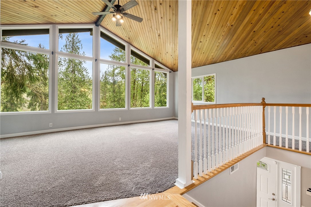 19523 Southeast May Valley Road Issaquah, WA 98027 - Photo 15 of 39