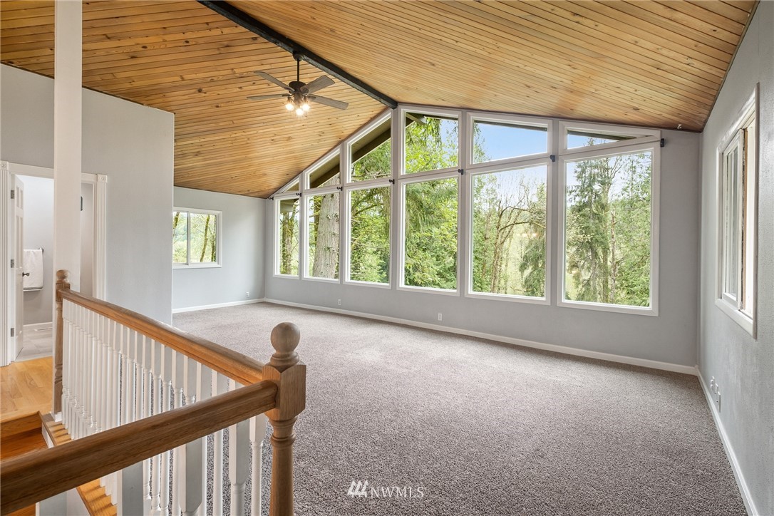 19523 Southeast May Valley Road Issaquah, WA 98027 - Photo 16 of 39