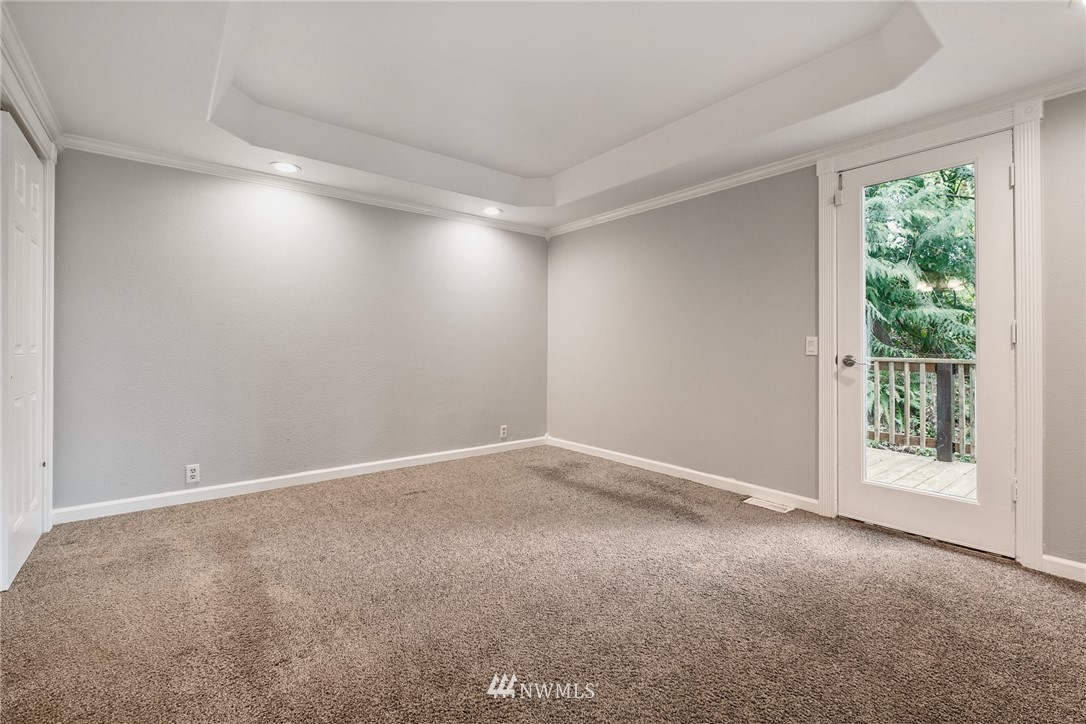19523 Southeast May Valley Road Issaquah, WA 98027 - Photo 19 of 39