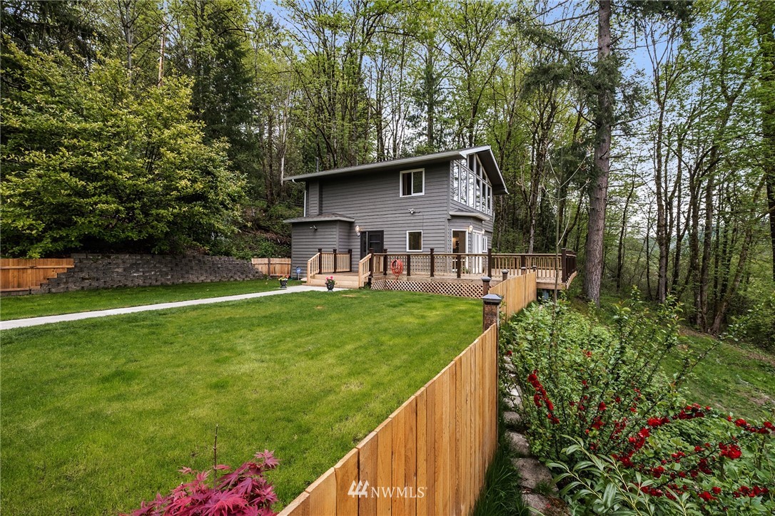 19523 Southeast May Valley Road Issaquah, WA 98027 - Photo 3 of 39
