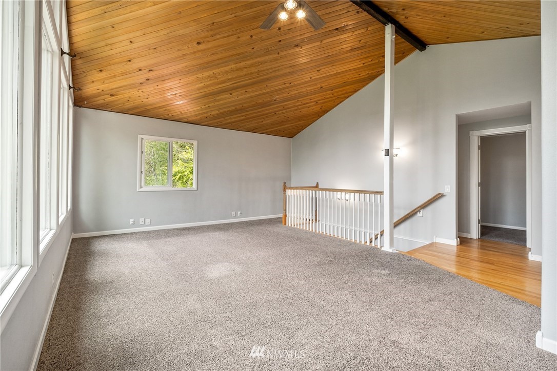 19523 Southeast May Valley Road Issaquah, WA 98027 - Photo 23 of 39