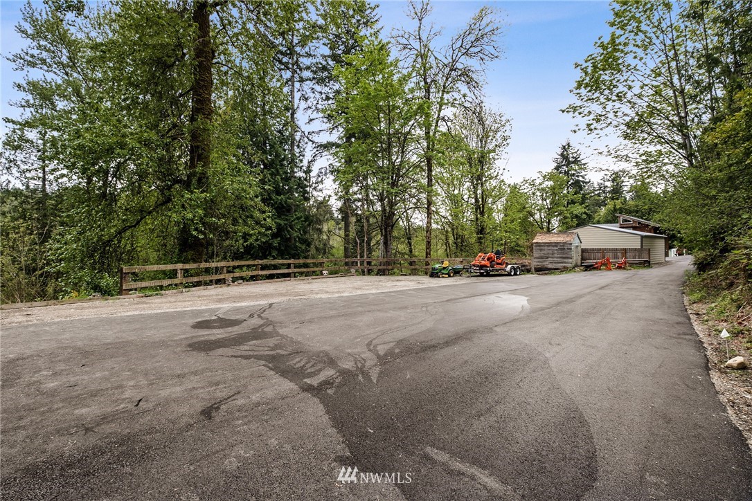 19523 Southeast May Valley Road Issaquah, WA 98027 - Photo 26 of 39