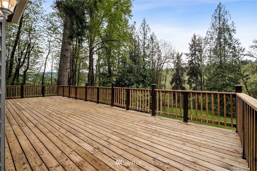 19523 Southeast May Valley Road Issaquah, WA 98027 - Photo 27 of 39