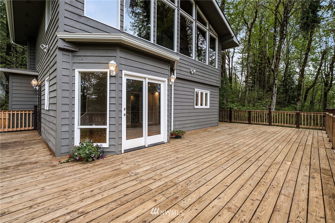 19523 Southeast May Valley Road Issaquah, WA 98027 - Photo 28 of 39