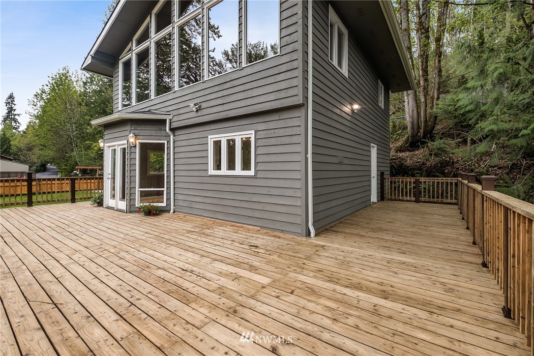 19523 Southeast May Valley Road Issaquah, WA 98027 - Photo 29 of 39