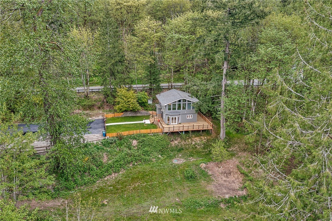 19523 Southeast May Valley Road Issaquah, WA 98027 - Photo 35 of 39