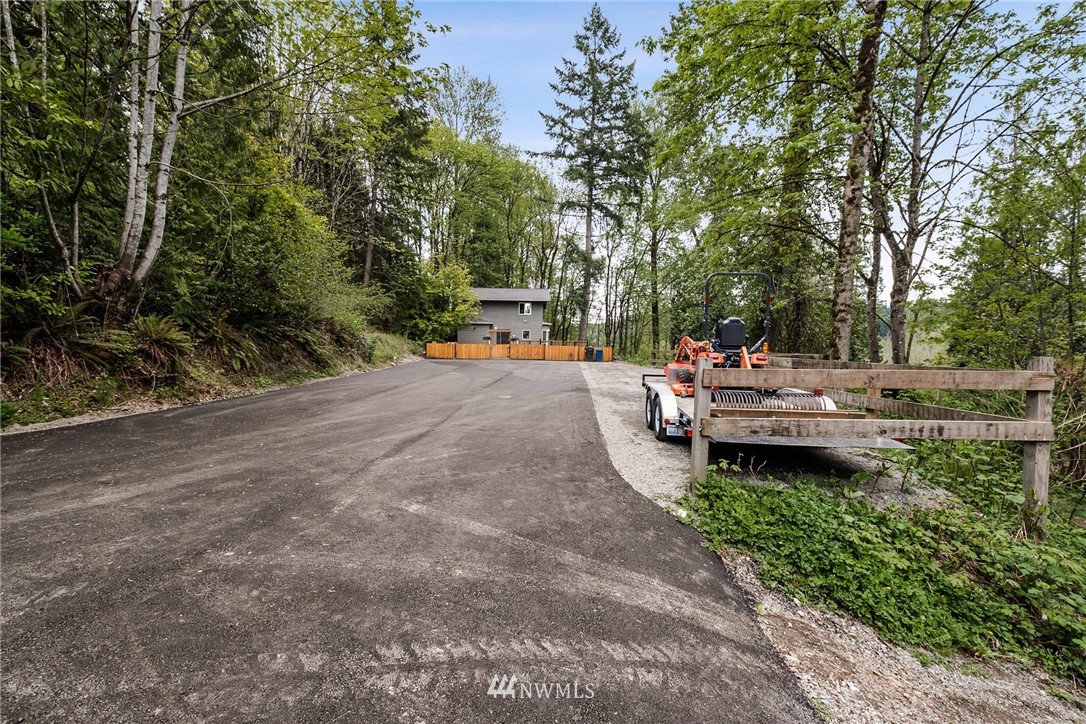 19523 Southeast May Valley Road Issaquah, WA 98027 - Photo 5 of 39