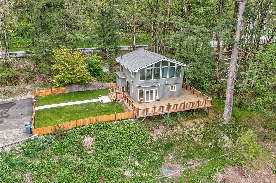 19523 Southeast May Valley Road Issaquah, WA 98027 - Photo 6 of 39